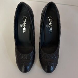 CHANEL Black Quilted Leather Pumps
